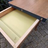 Expandable wooden table