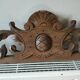 Fronton ancien en bois sculptè
