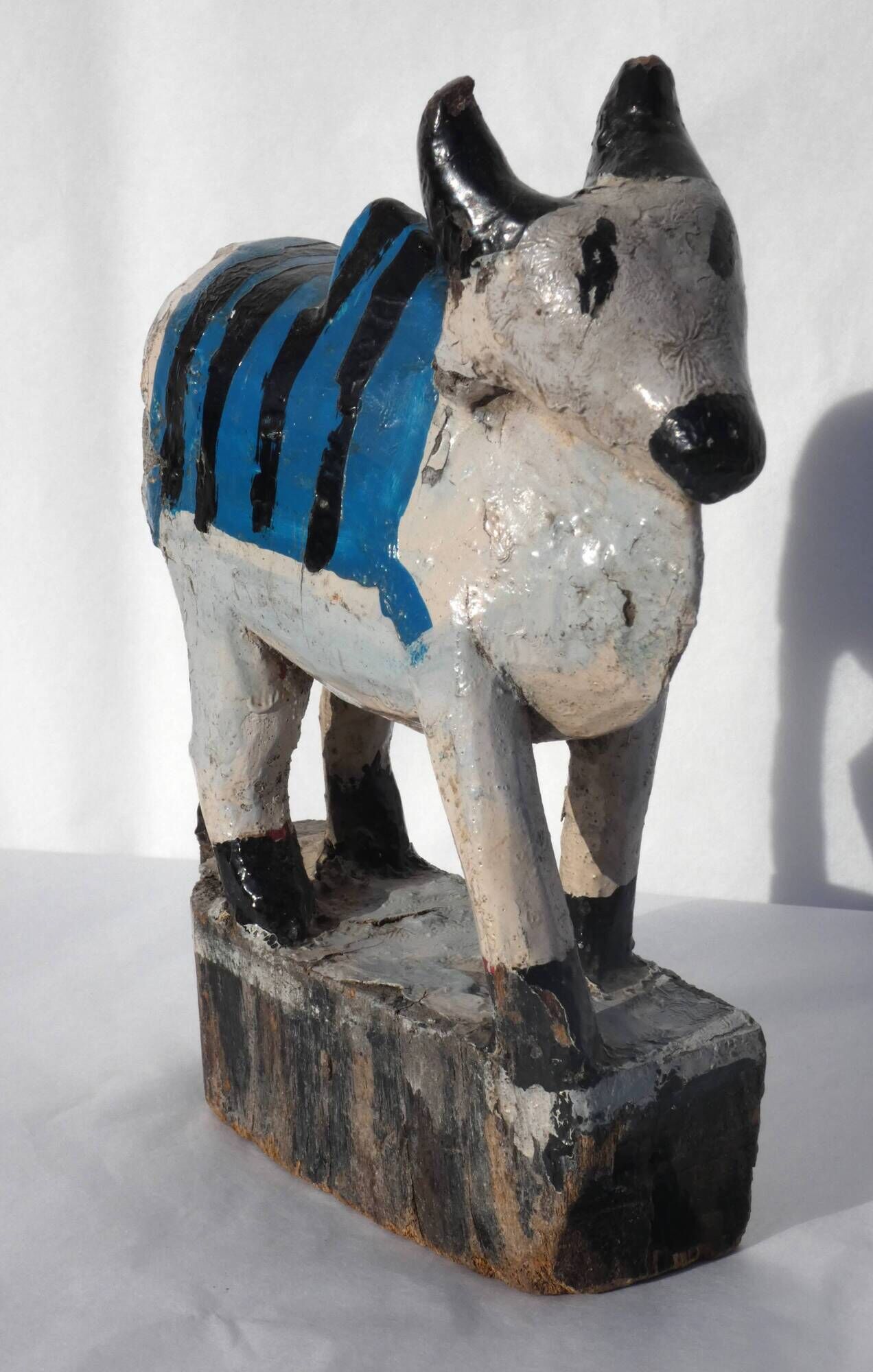 Nandi old indian cow patina and piece of origin india