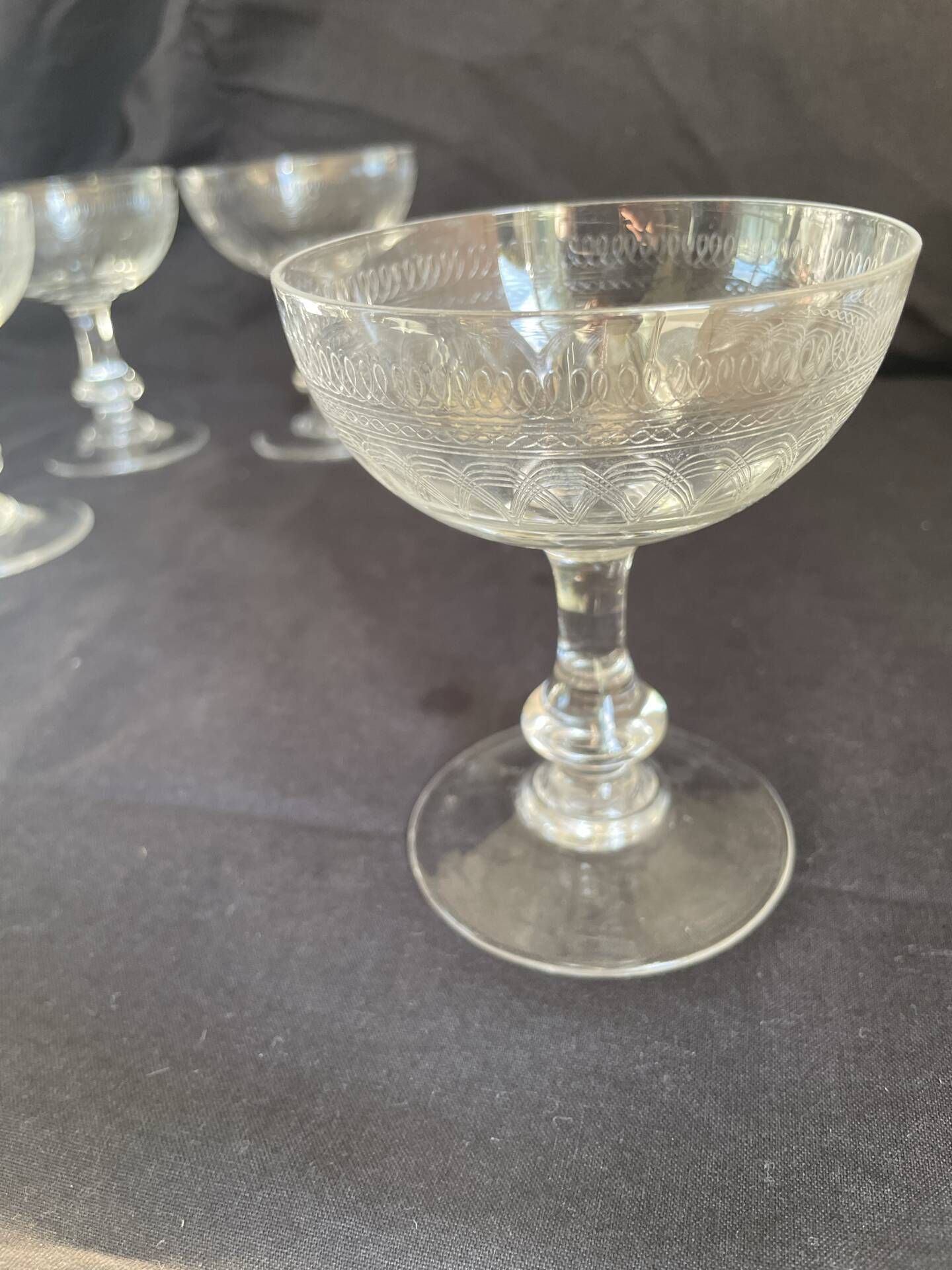 6  Coupes à champagne art déco cristal.