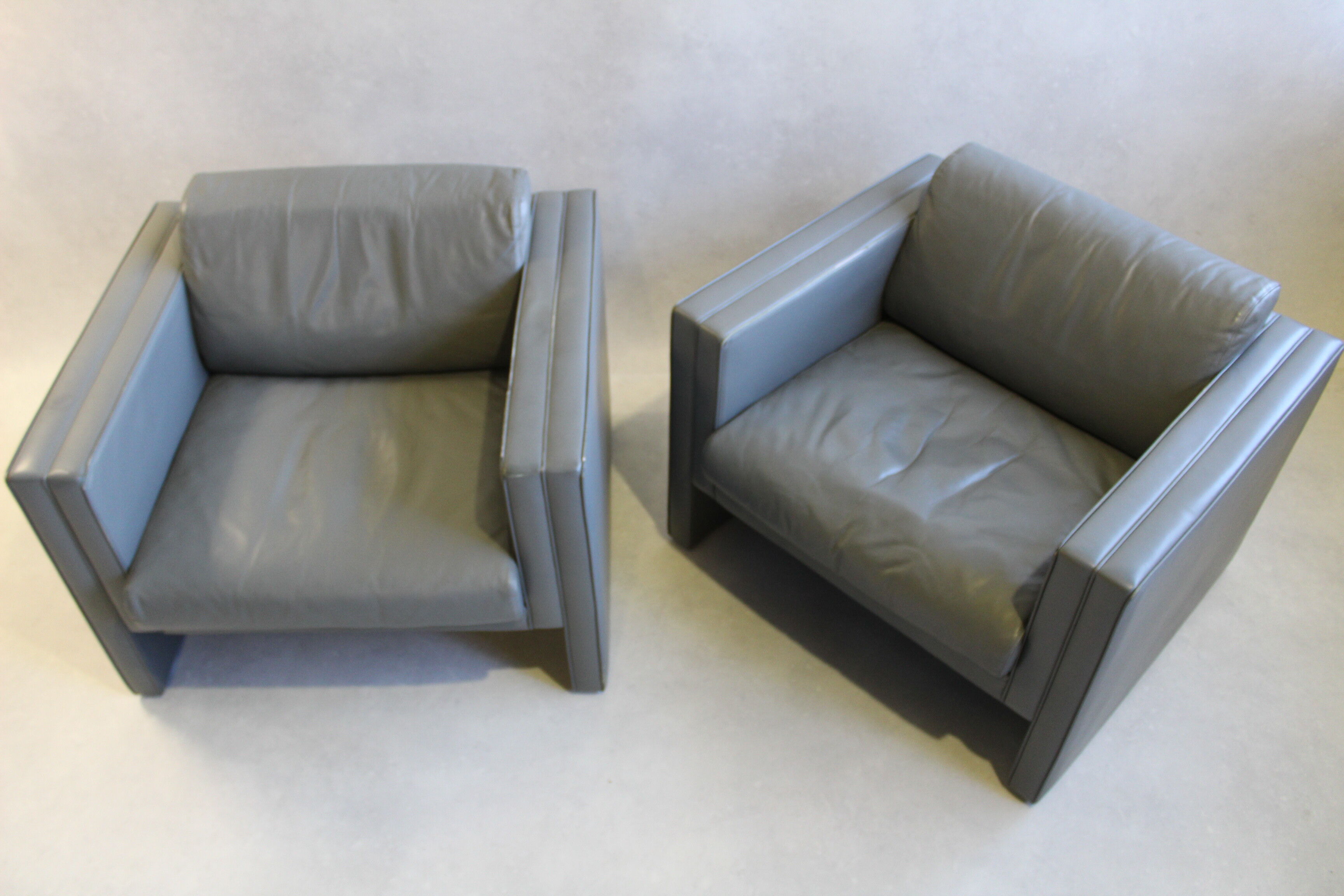 Pair of Walter Knoll gray leather armchairs design Jürgen Lange