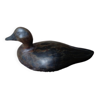 Carved wooden decorative duck