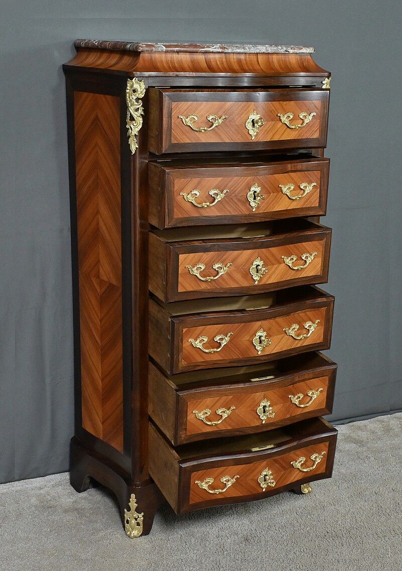 Rosewood and rosewood marquetry chest of drawers, Louis XV style – 2nd half of the 19th century.