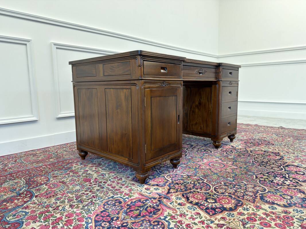 Classic English Desk with Black Inlay