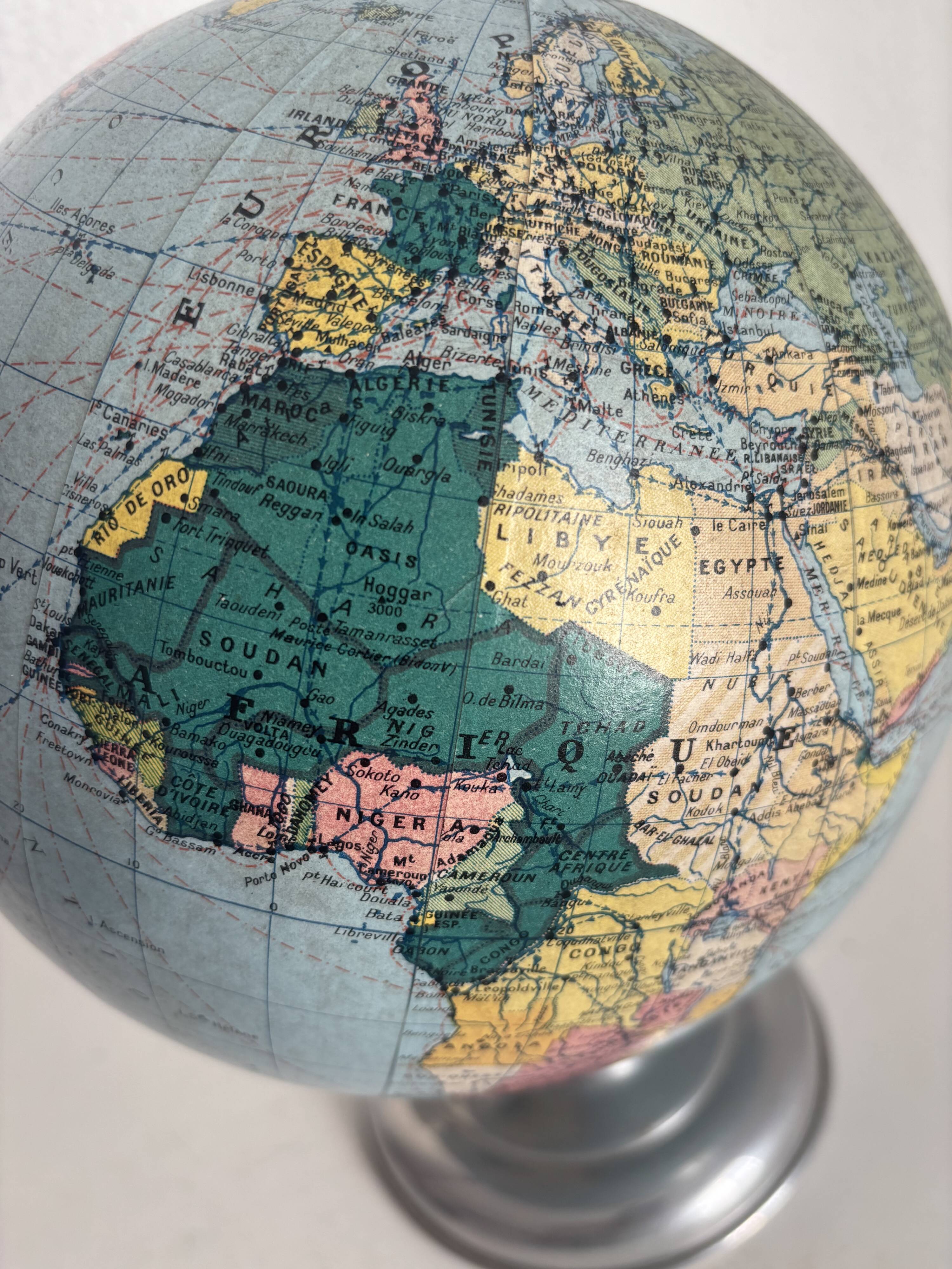 Vintage terrestrial globe 1947 Taride Paris - 29 cm