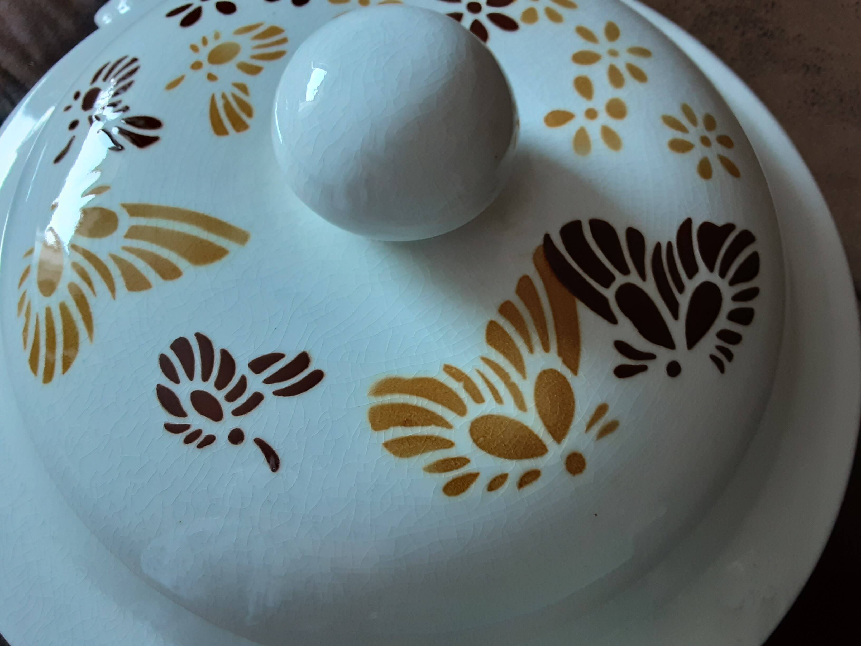 Sarreguemines soup tureen and lid