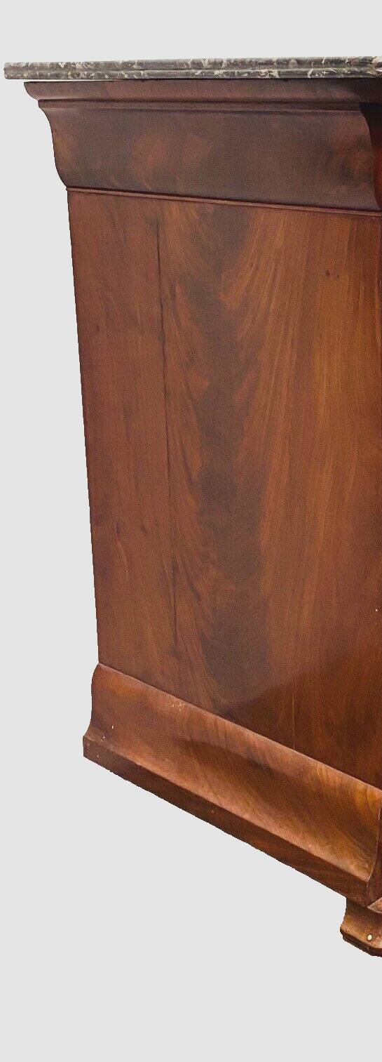 Louois Philippe chest of drawers with double ogees in mahogany and 19th century veneer