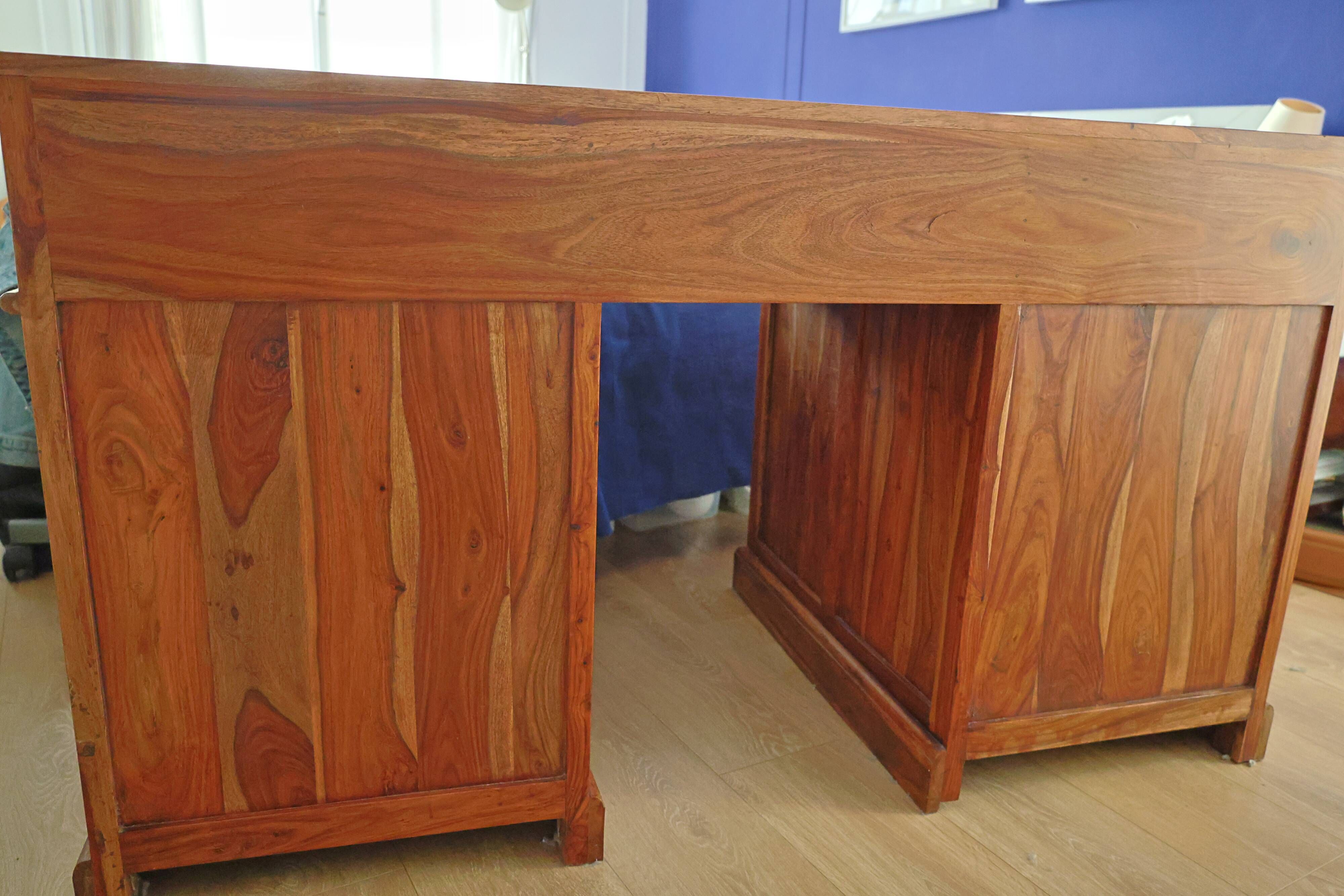Bureau traditionnel d'inspiration coloniale