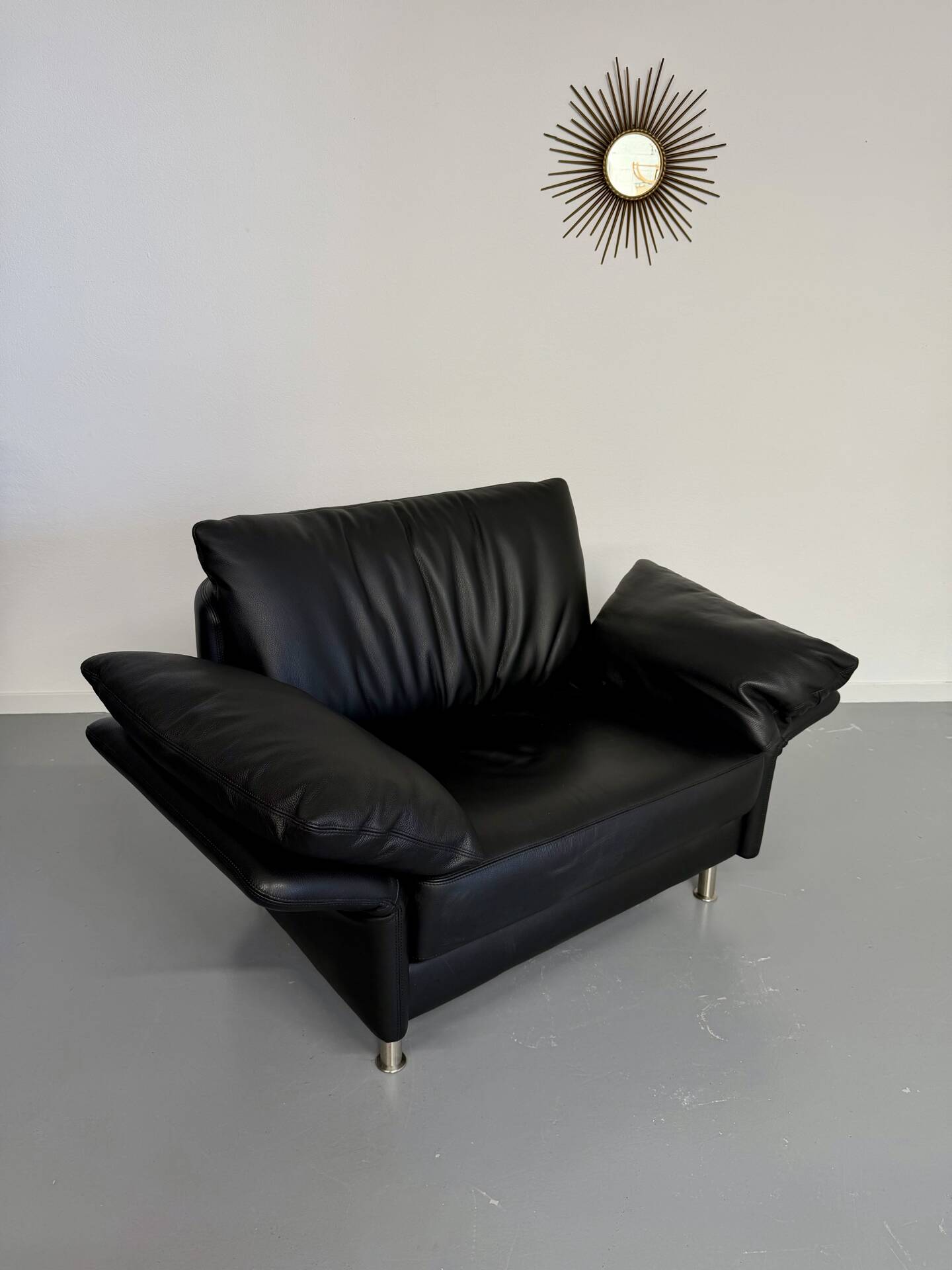 Fauteuil design contemporain Intertime I-Cielo en cuir noir