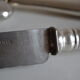 12 couteaux de table ancien metal argente monogramme