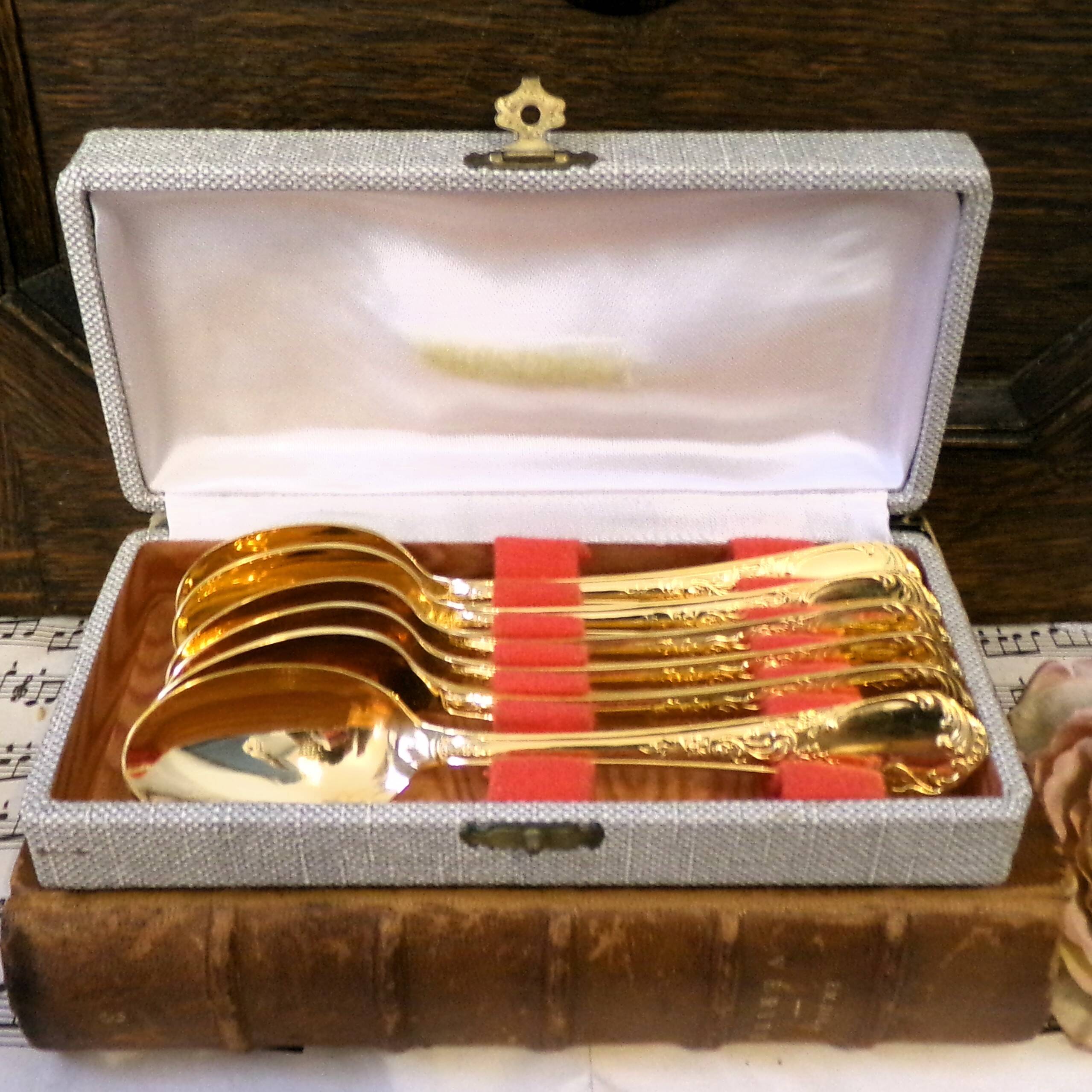 Set of 6 vintage gold-plated tea spoons in the French Louis style