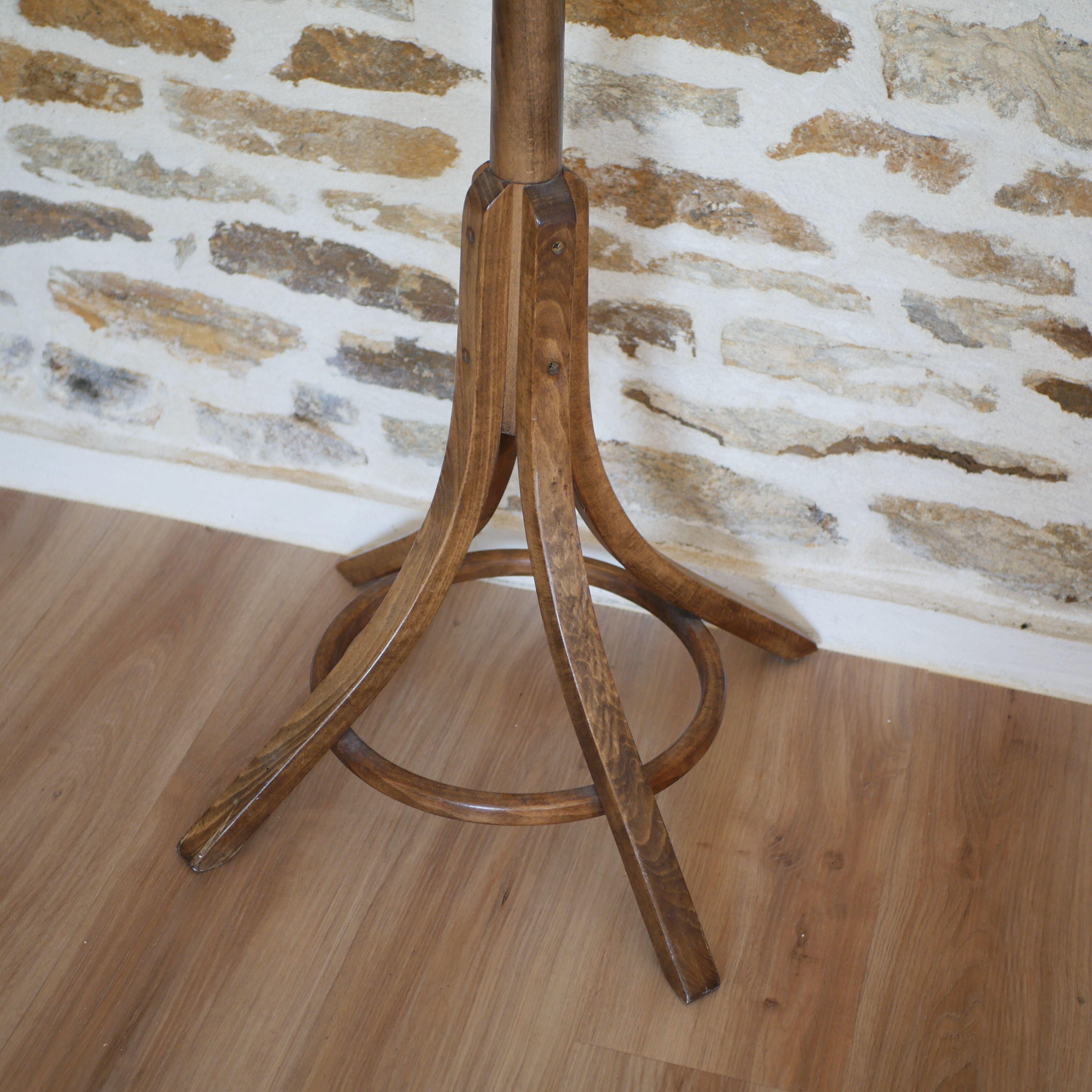 Coat rack on feet Parrot Baumann