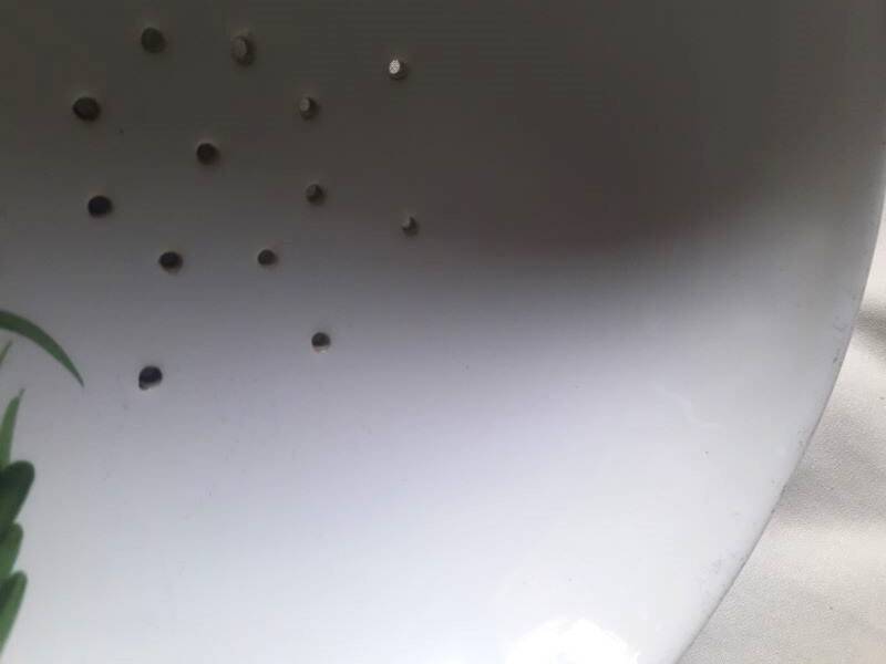 Pornic earthenware drainer model Coq hollow feet