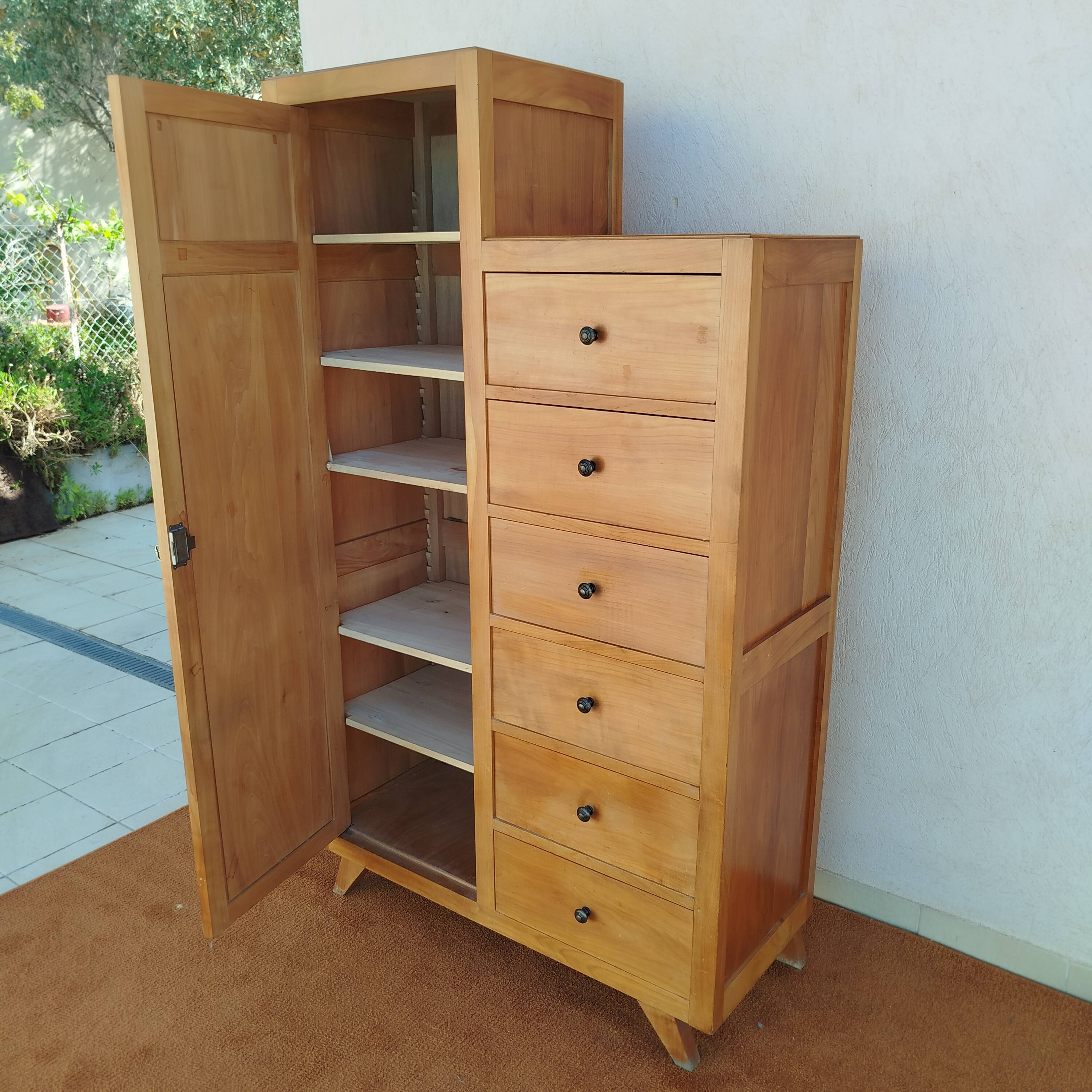 Asymmetrical furniture with compass feet from the 50s/60s