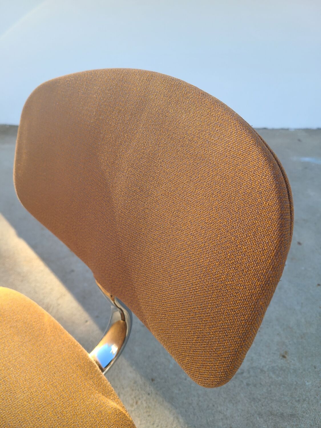 Chaise vintage stafor vers 1980