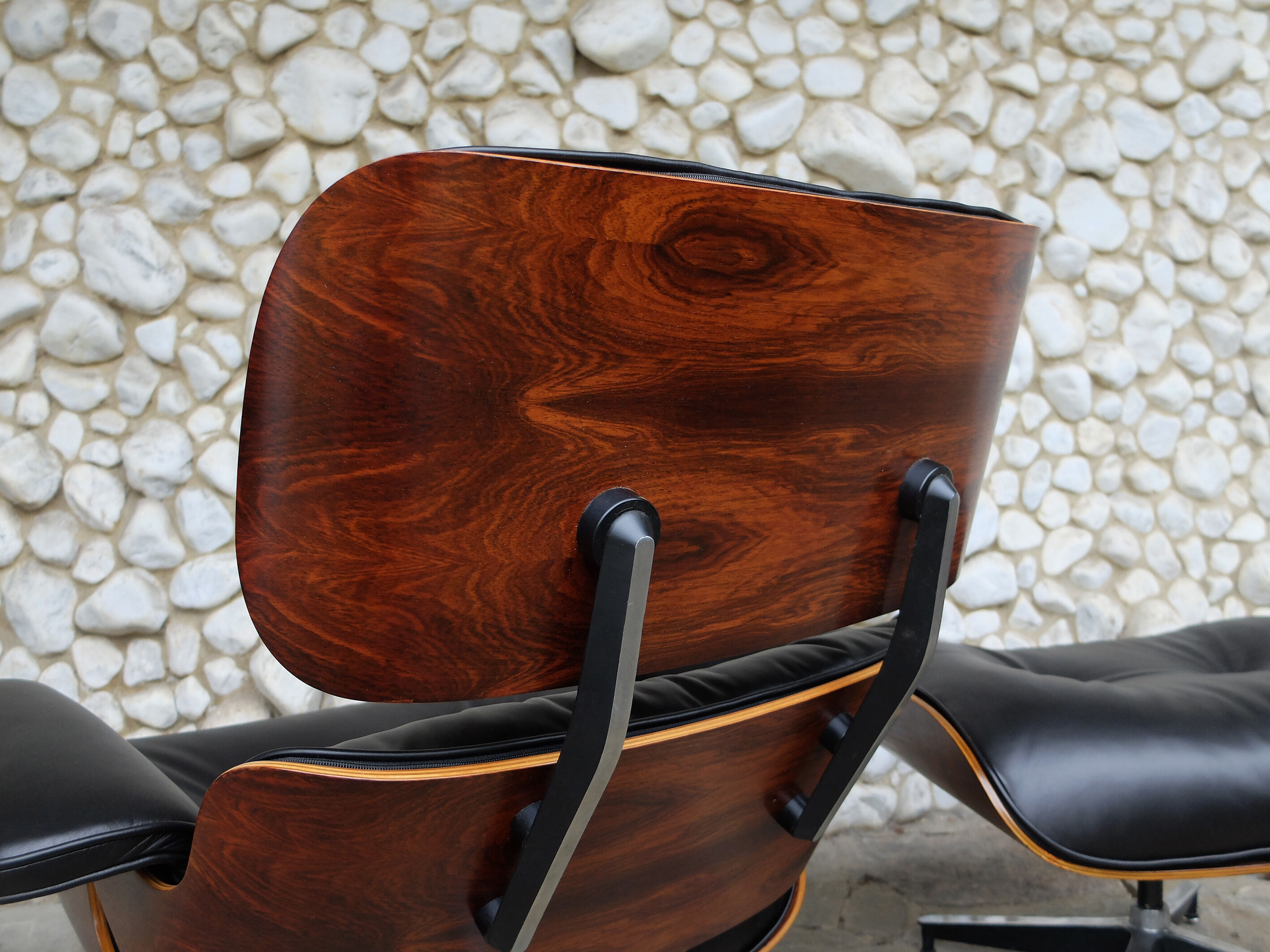 Lounge Chair & ottoman by Charles & Ray Eames edition Herman Miller