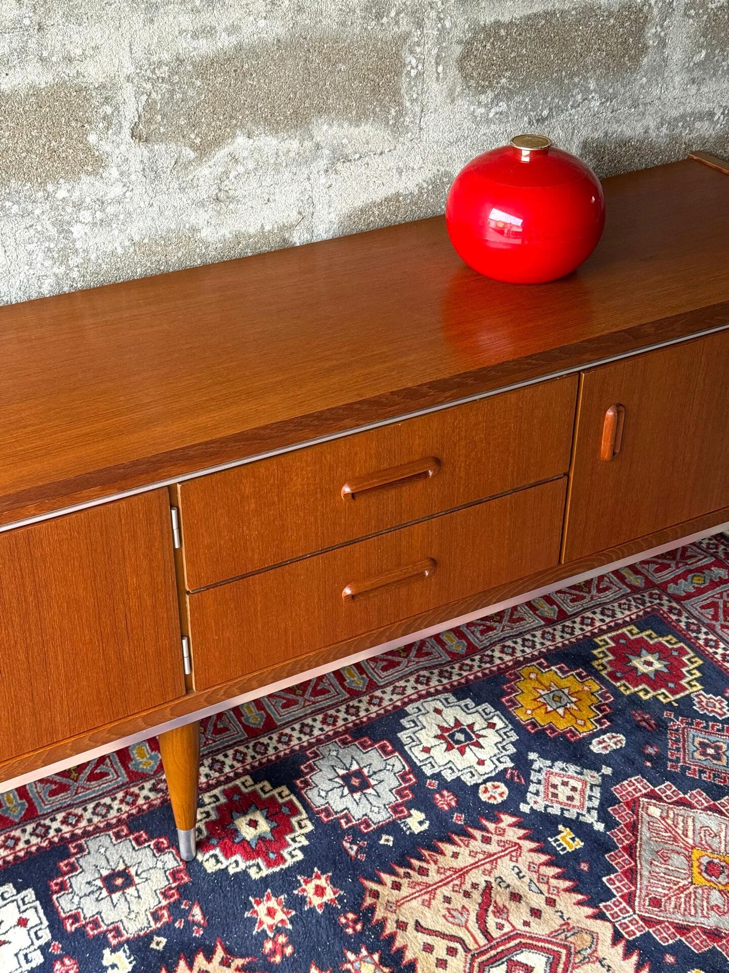 Scandinavian low sideboard in teak, 1960.