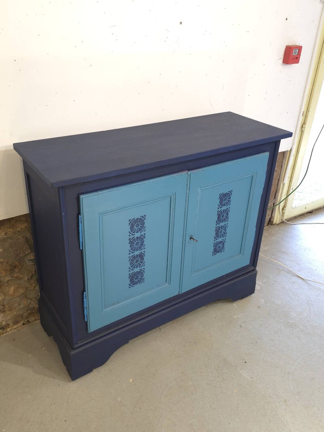 2-door wooden sideboard, 1930