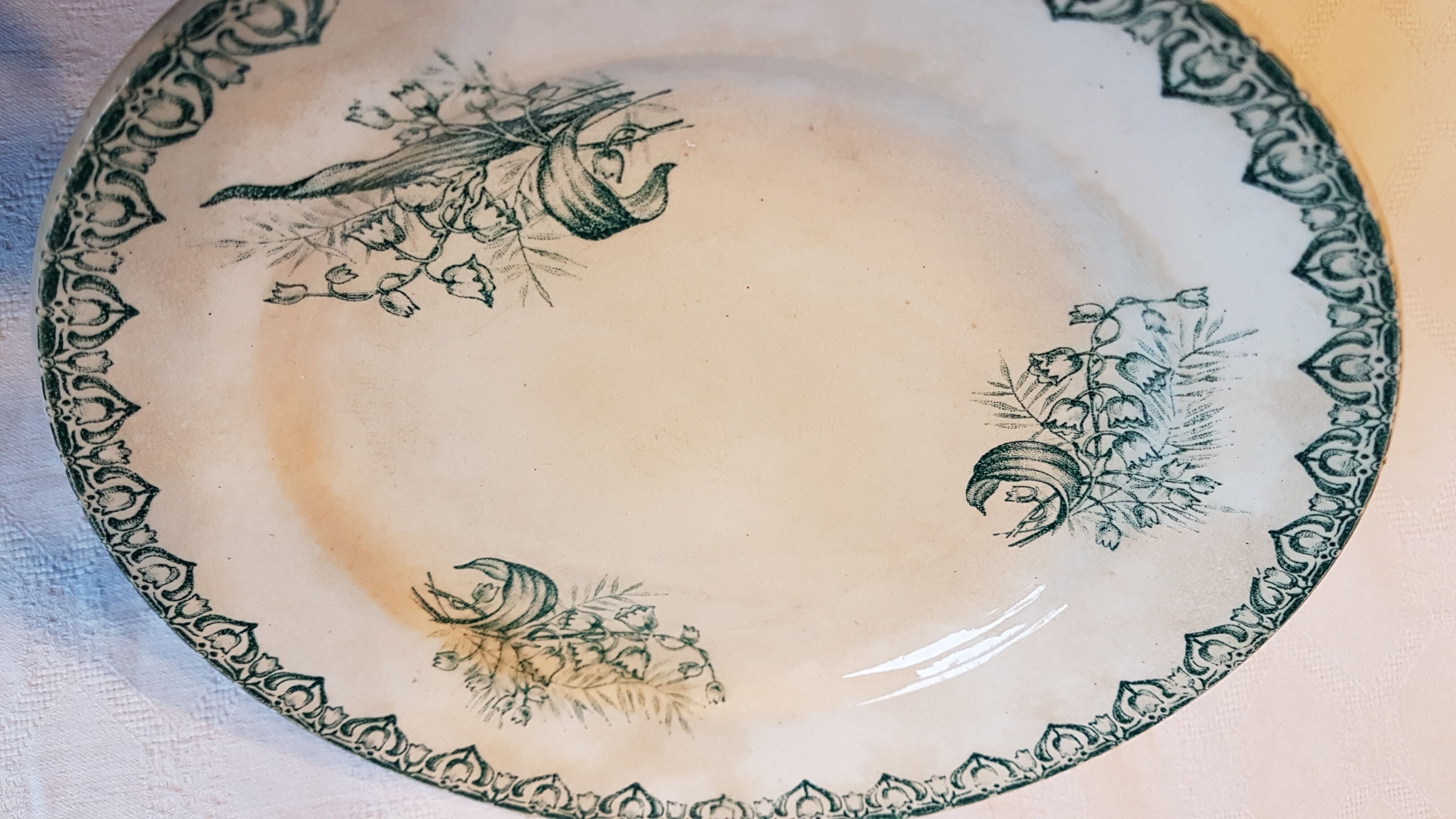 Assiette en faïence de  St Amand