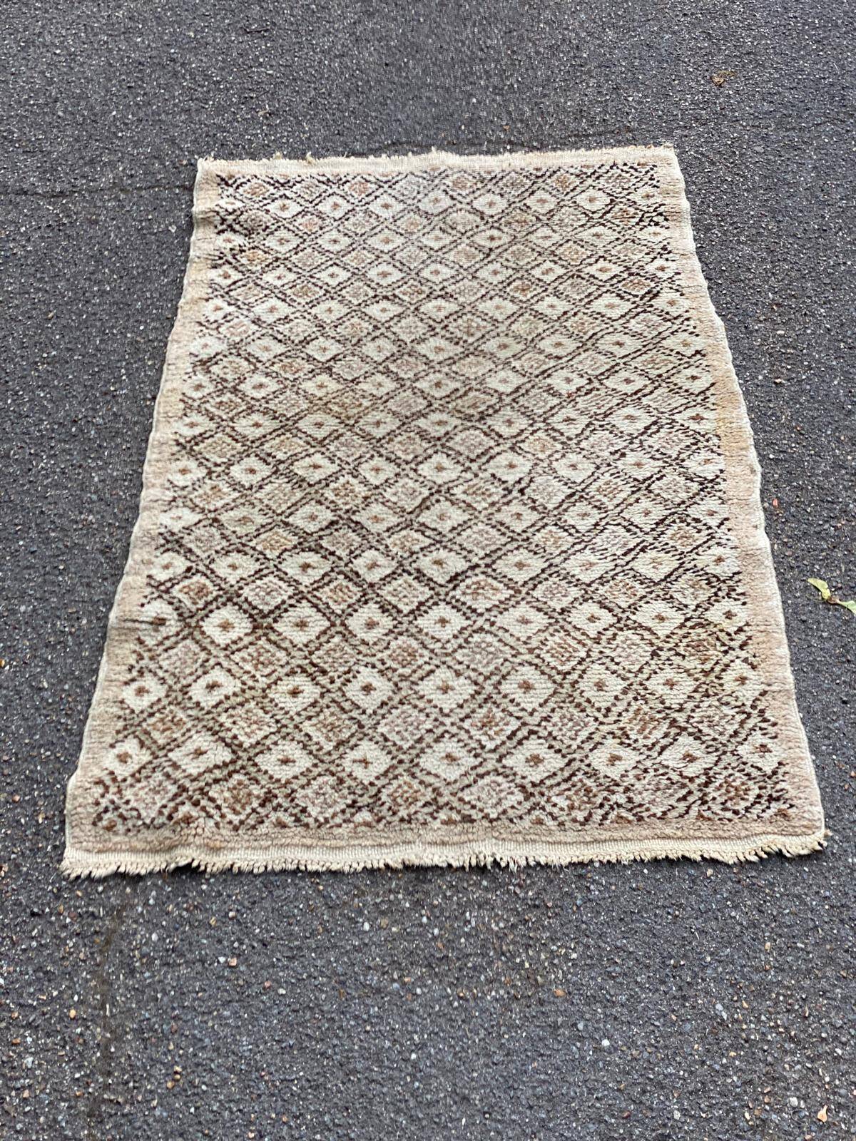 Persian rug in knotted wool beige flower 170x90