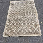 Persian rug in knotted wool beige flower 170x90
