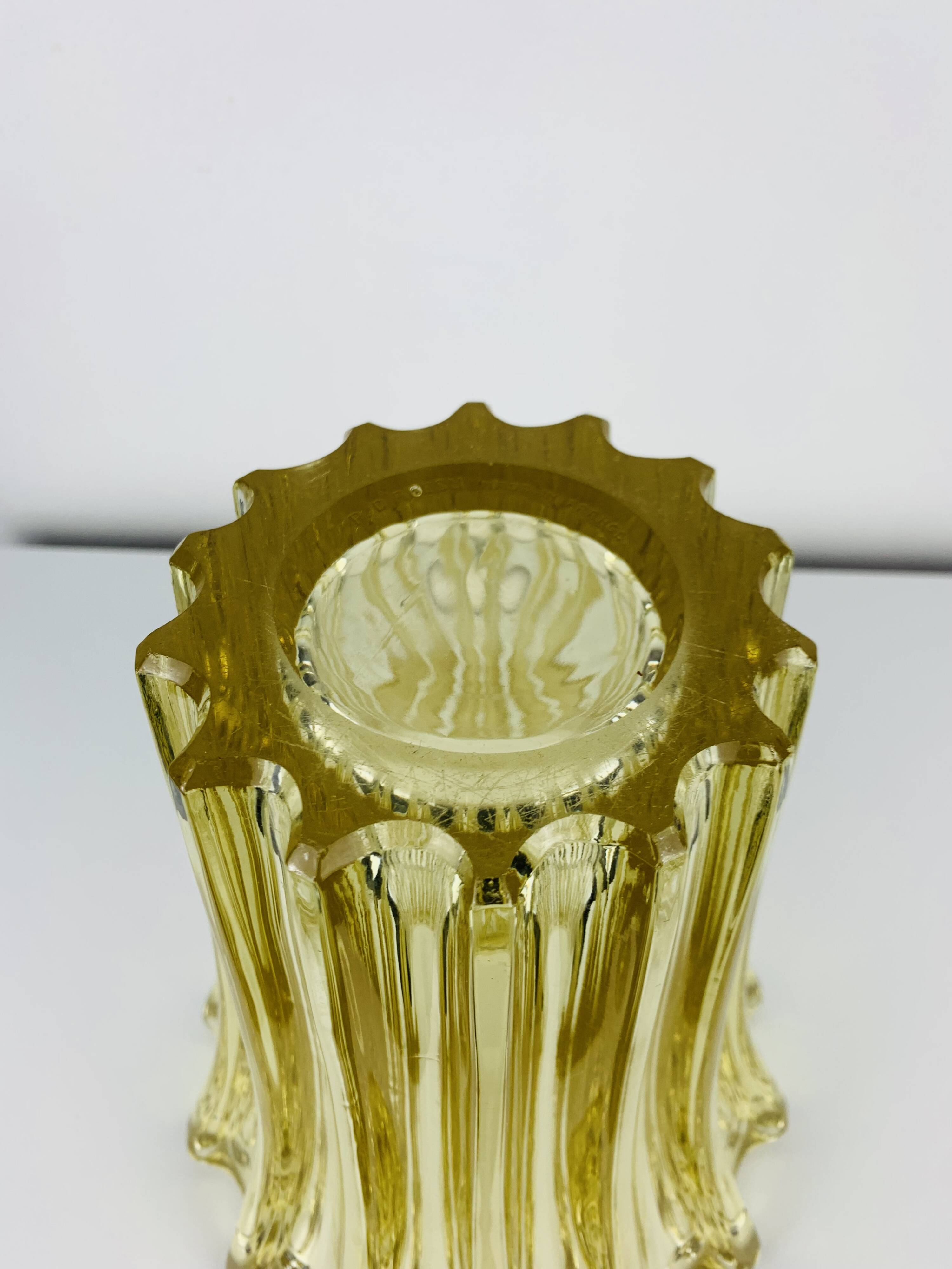 Vase art déco par Pierre D'Avesn, verre jaune