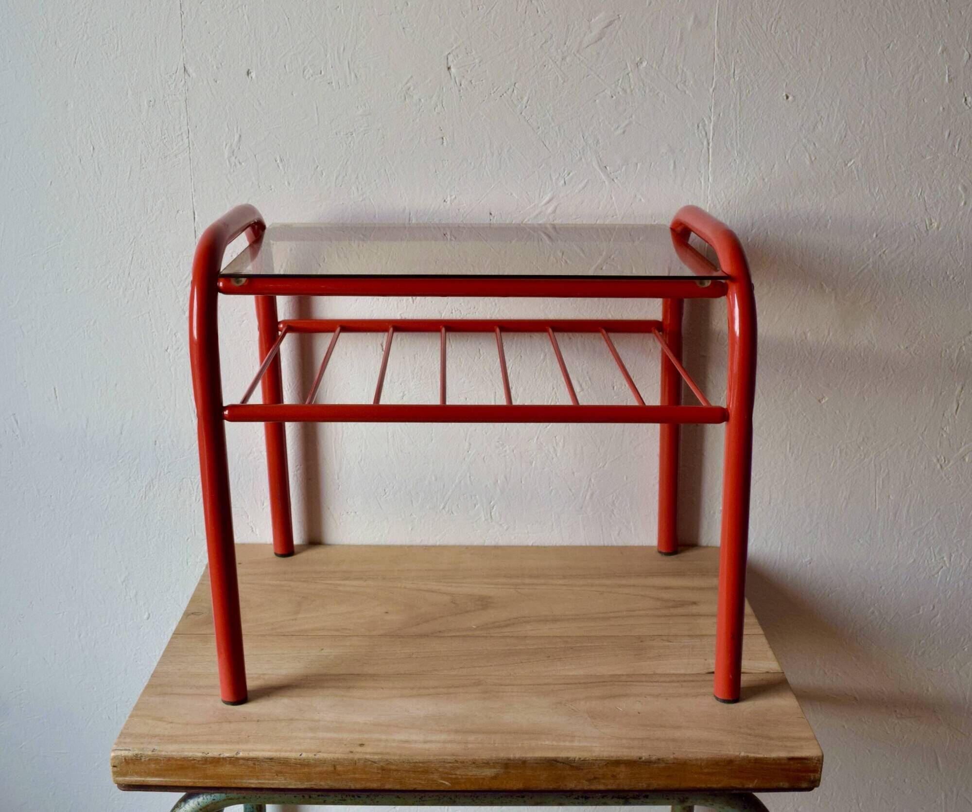 Vintage side table in red tubular steel - smoked glass window - 1980s