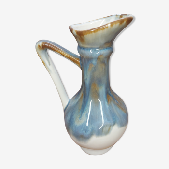 Sandstone pitcher