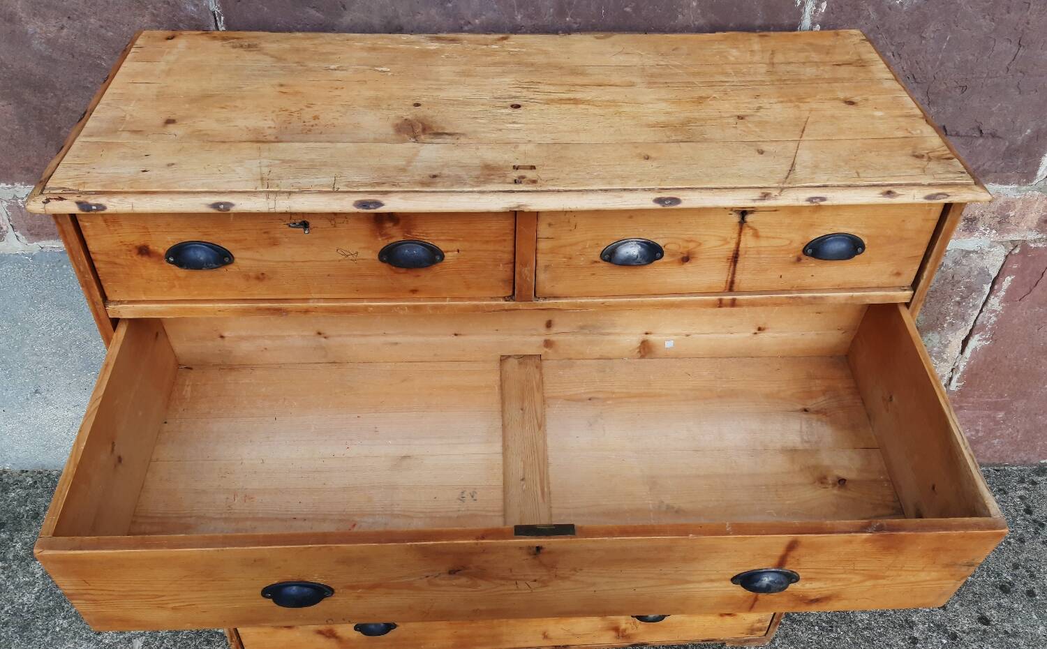 Commode ou meuble à tiroirs