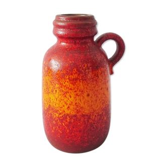 Vase orange rouge avec la poignée poterie de milieu de siècle
