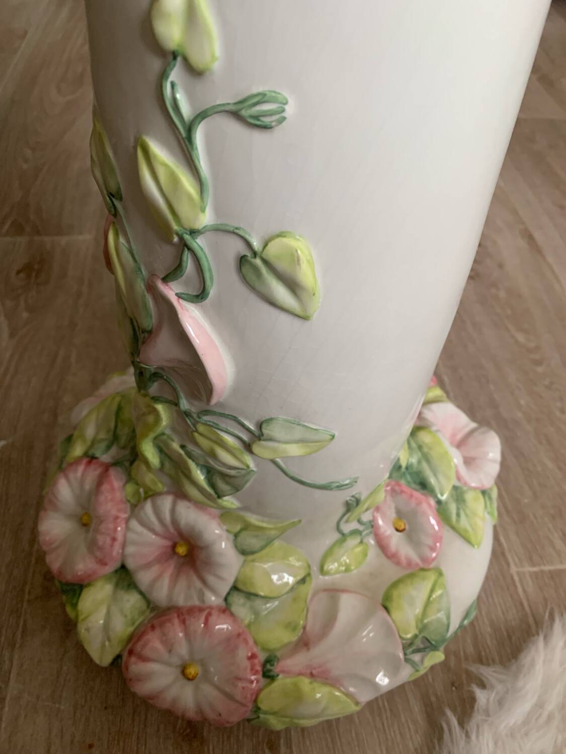 Ceramic pedestal column