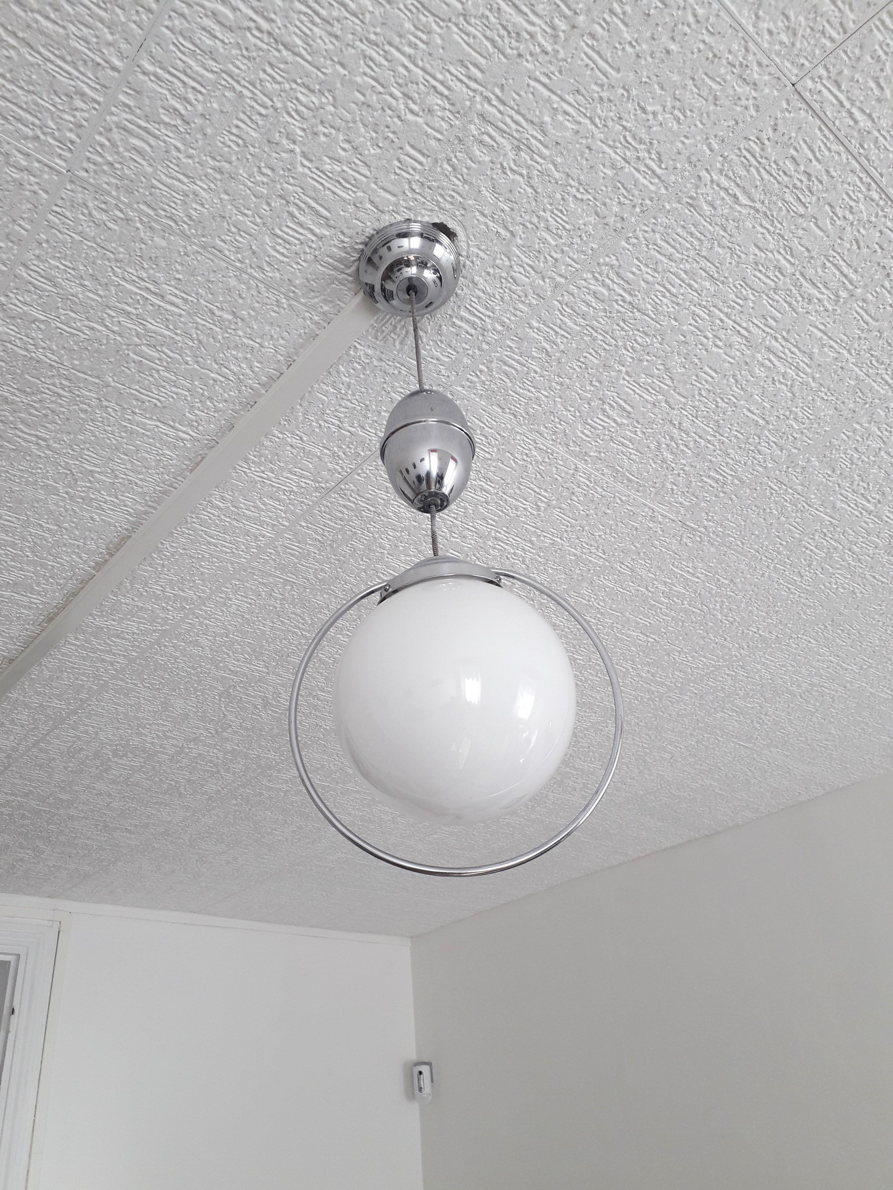Suspension ''bistrot'' Monte et Baisse - Globe opaline blanche - 1940