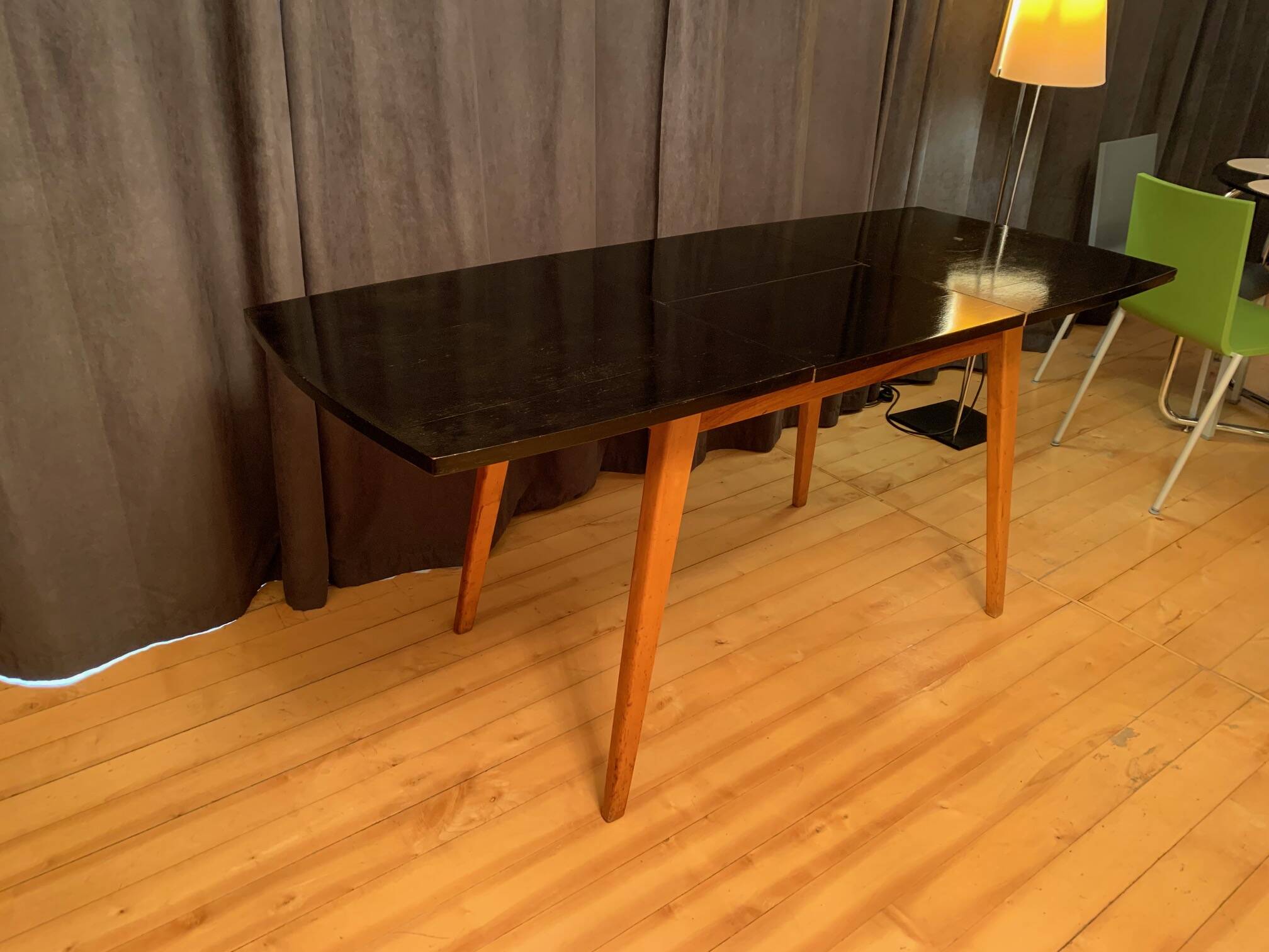 Type 1326 table designed by Stanisław Lejkowskie and Wacław Leśniewski, Poland, 1962