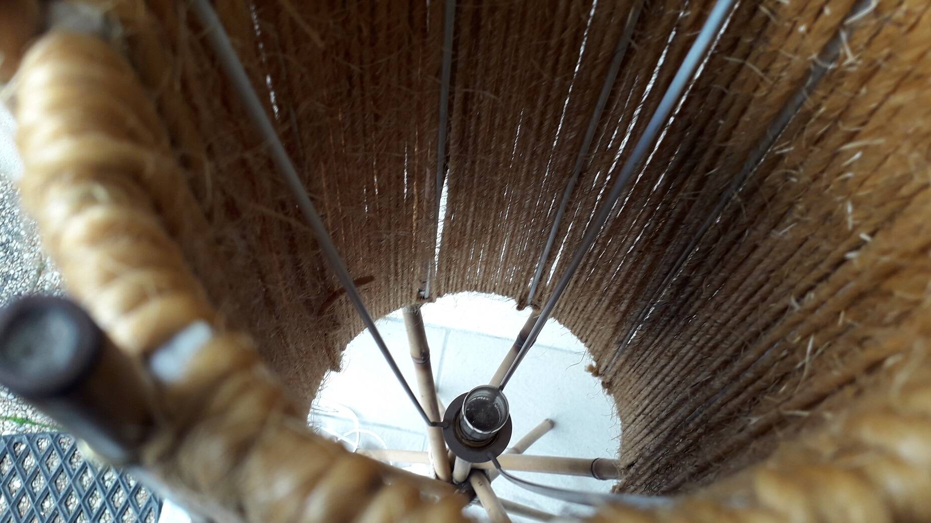 Lampadaire bambou et ficelle