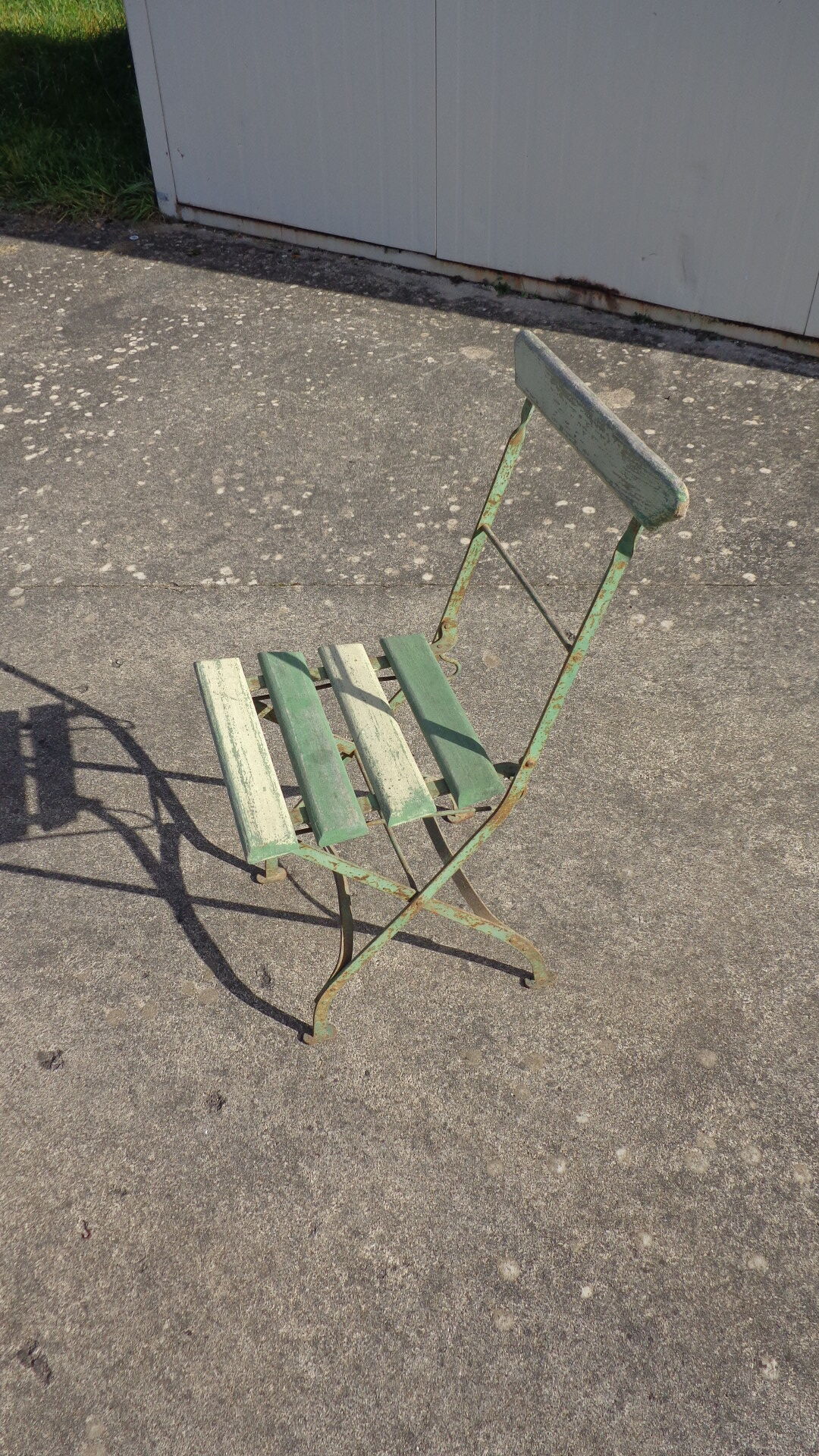 Folding garden chair
