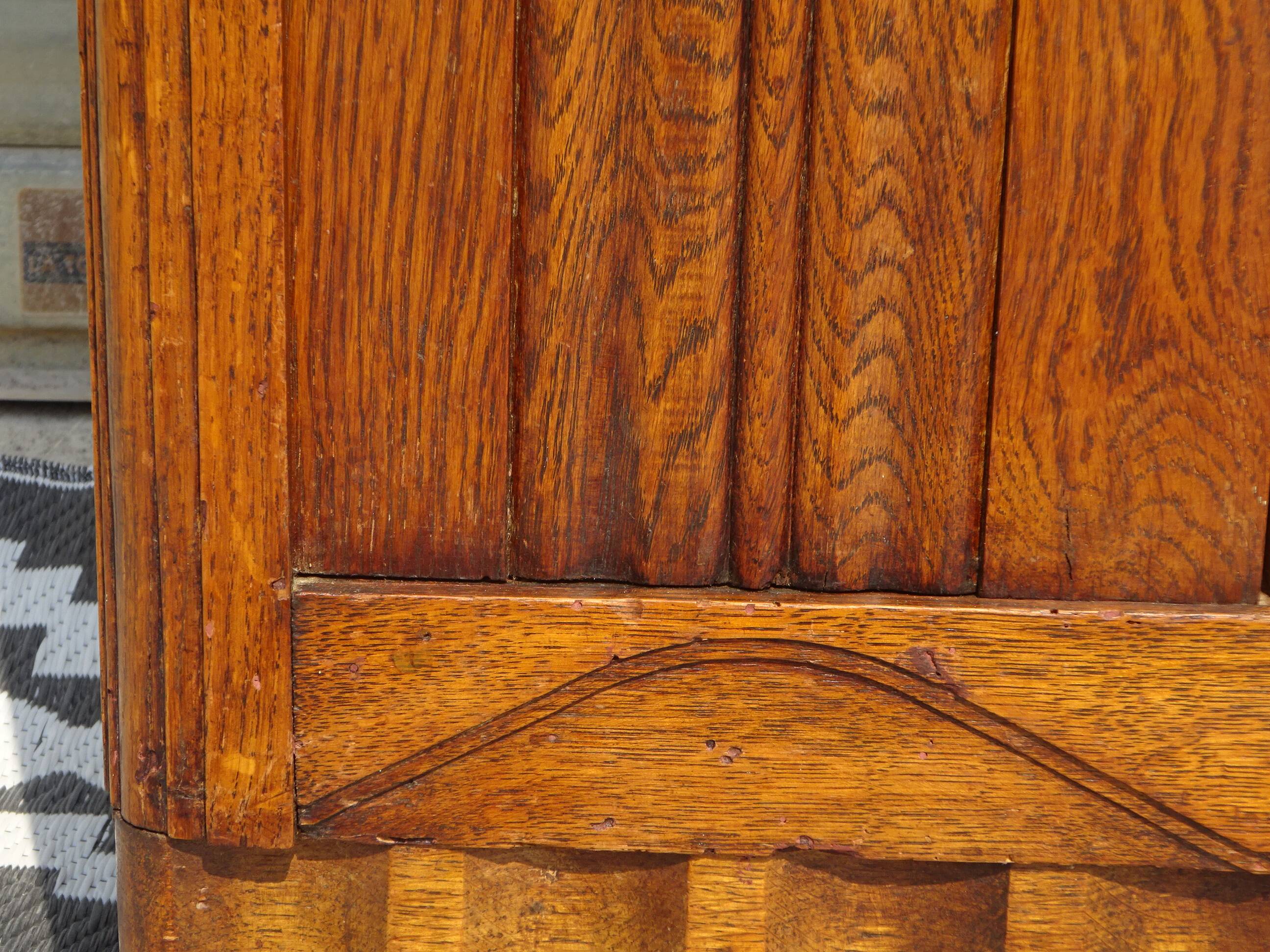 Ancien buffet en chêne et marbre, époque et style Art Déco
