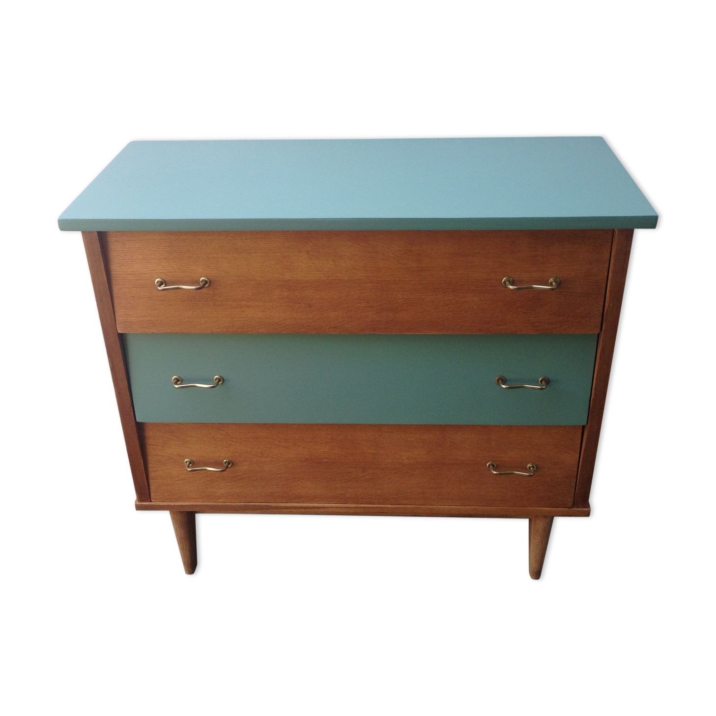 Two-tone dresser