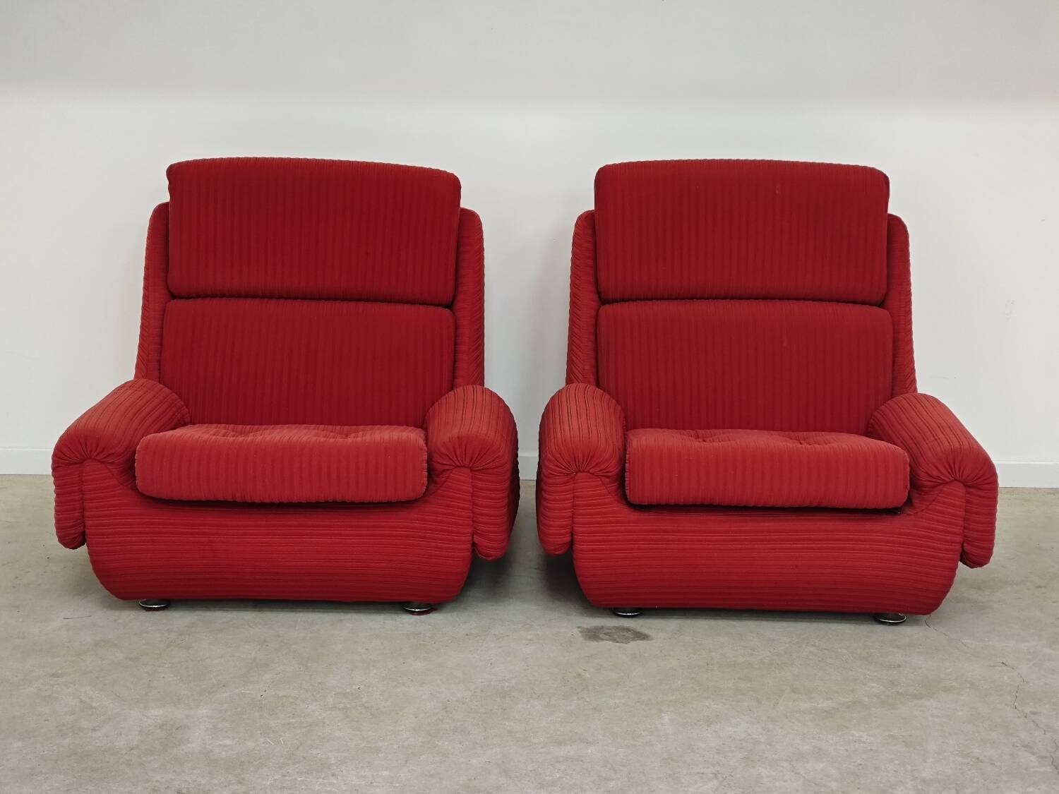 Paire de fauteuils rouge Atlantis Space Age République Tchèque 1970