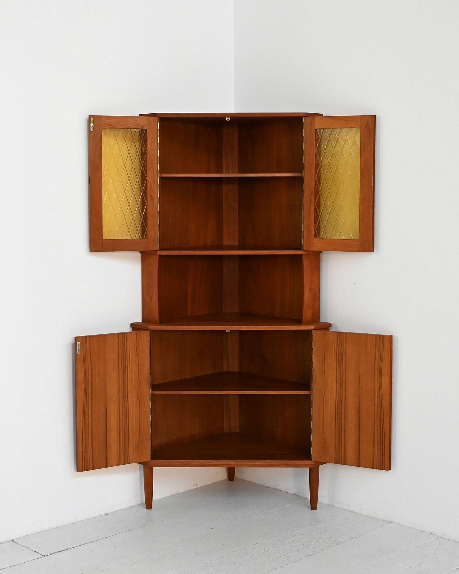 Cabinet d'angle en teck des années 1950