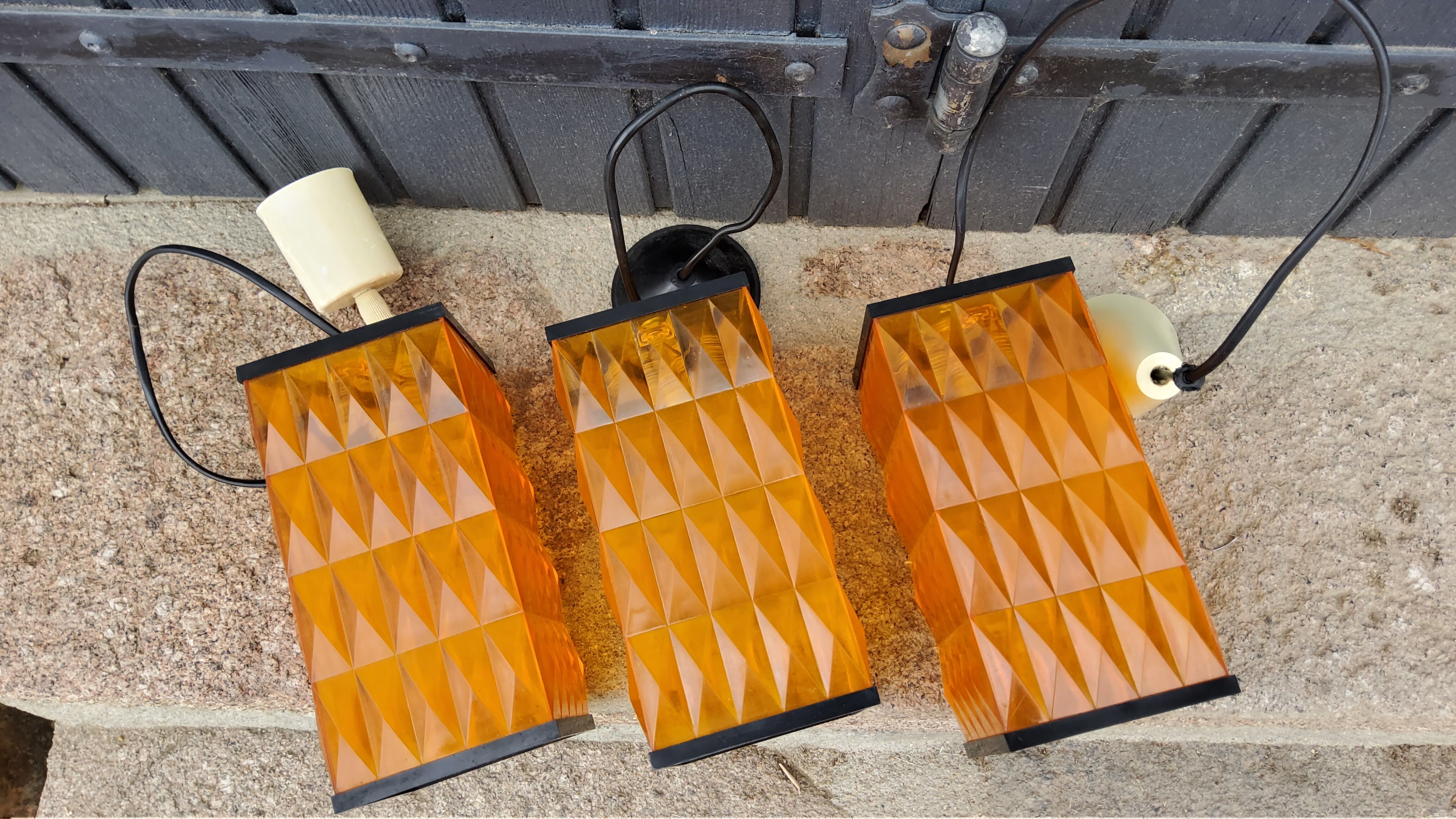 Set of 3 suspensions from the 70s in orange plastic diamond tips
