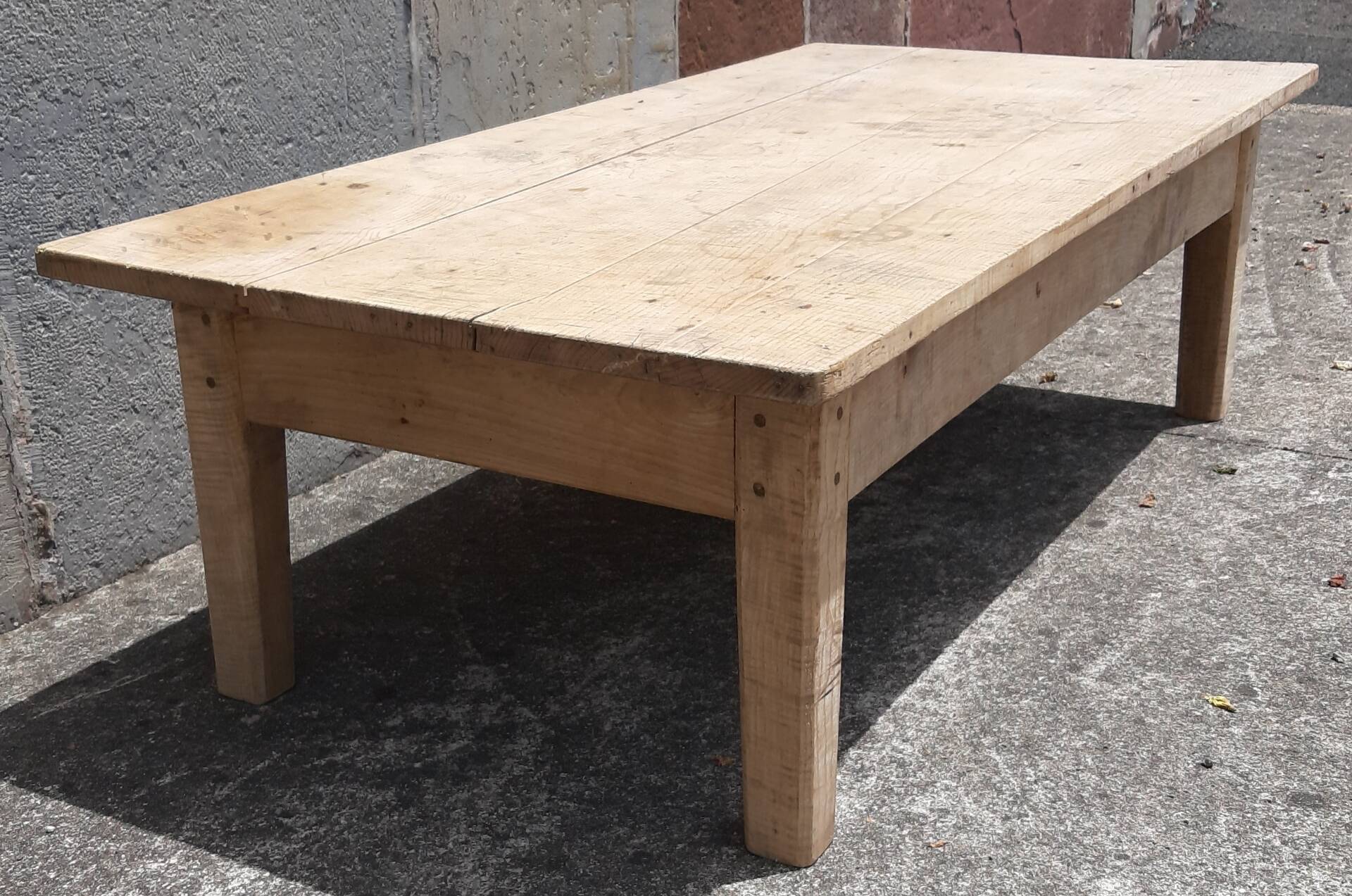 Oak coffee table. (150x73cm)