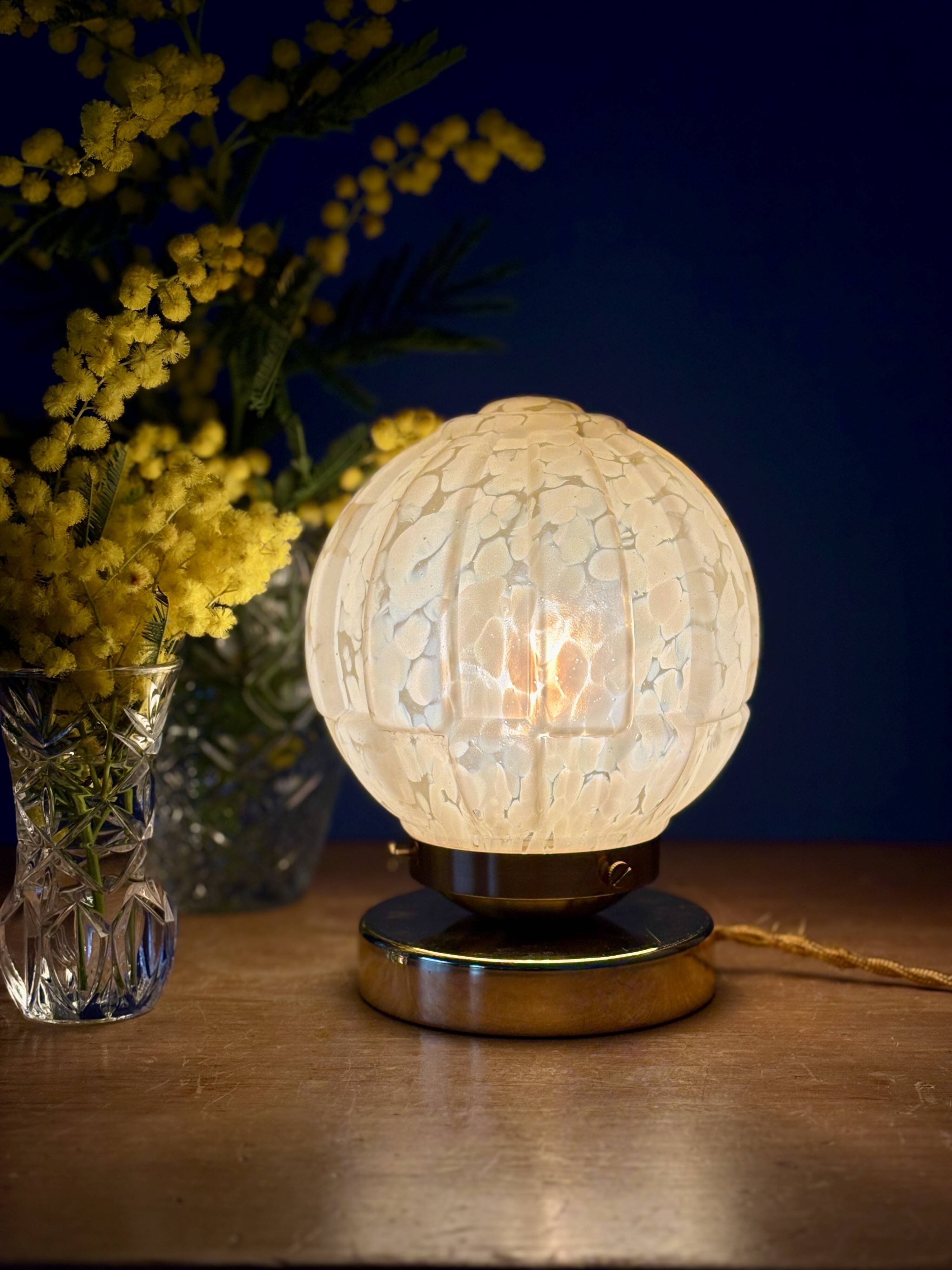 Beautiful table lamp, vintage Art Deco glass globe from Clichy in pink. Diameter
