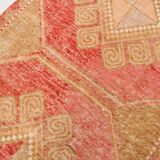 Tapis Couloir Vintage Turc, Rouge Corail, Brun Camel & Beige Géométrique