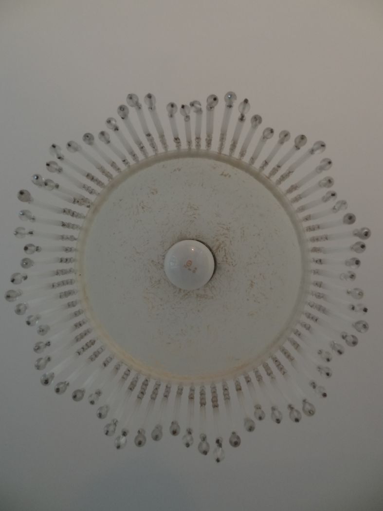 Vintage suspension in half shell speckled with pearls