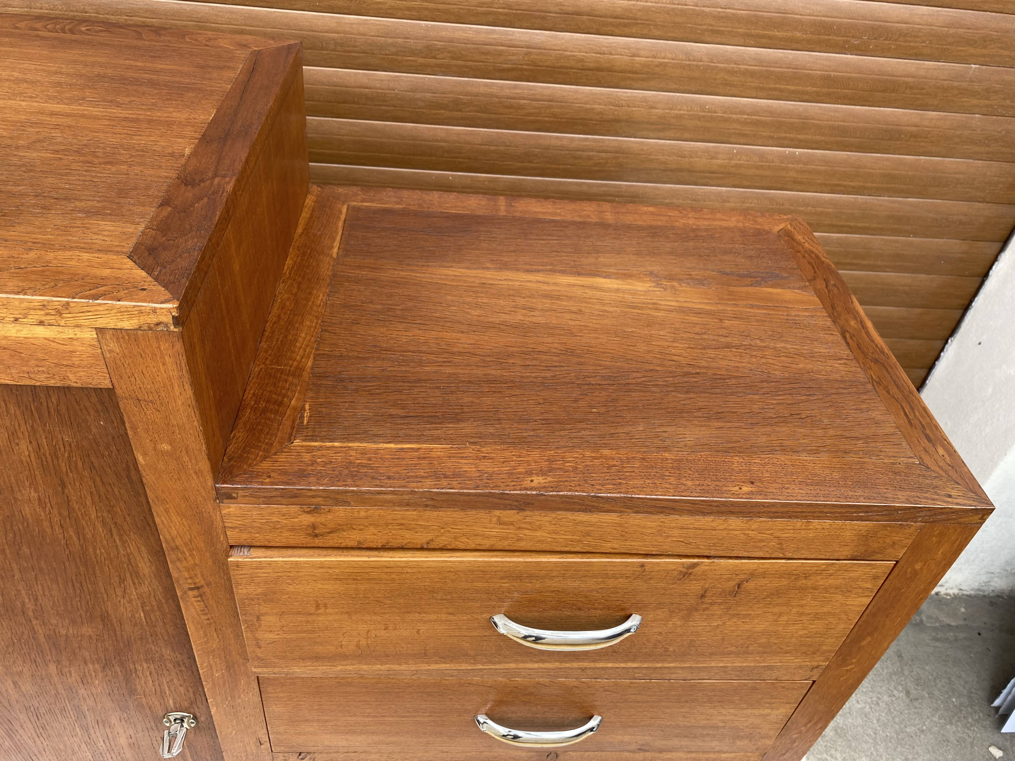 Petite armoire-commode asymétrique vintage