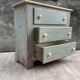 Commode en bois patinée