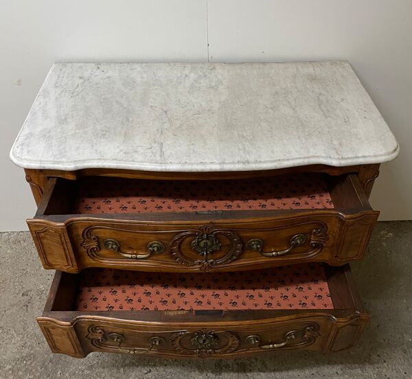 Commode sauteuse en merisier de la fin du  XVIII ème