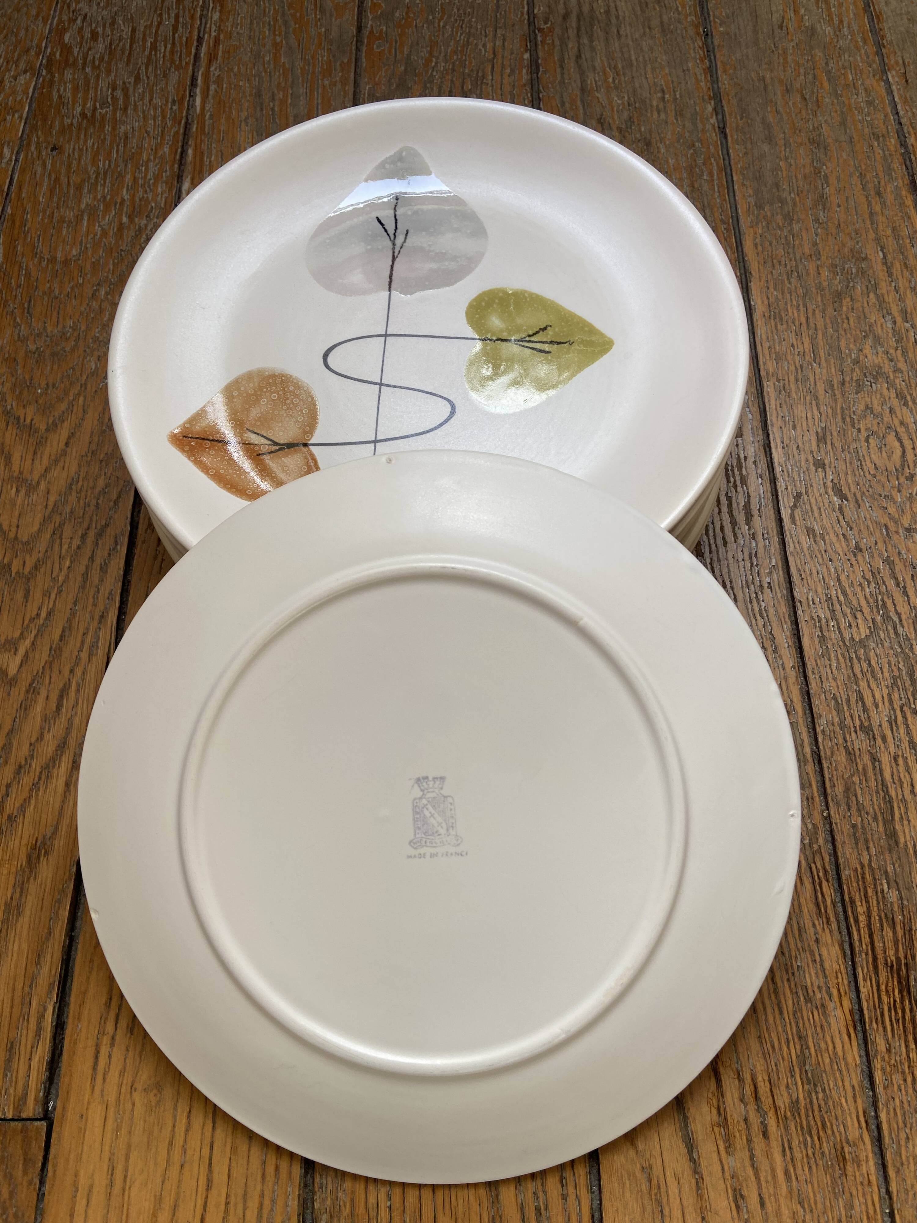 Eléments d'un service de table vintage, années 50, élégant motif à feuilles