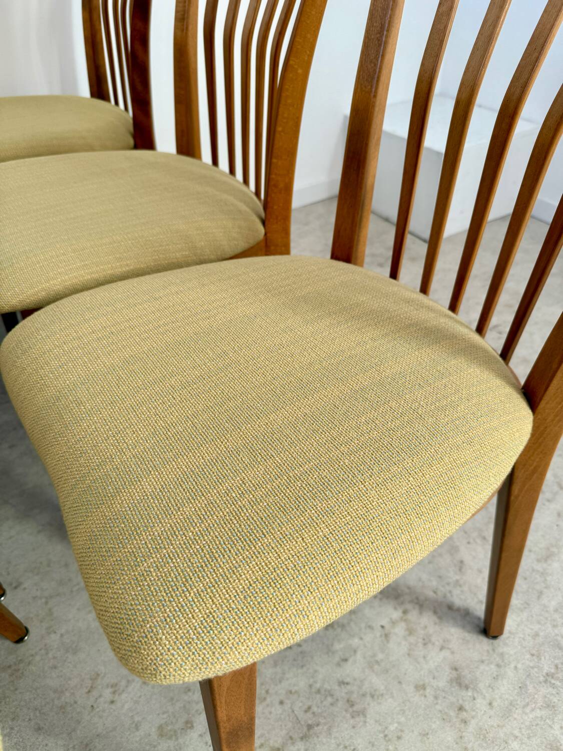Lot of 6 old solid beech chairs, vintage design from the 60s, new fabric