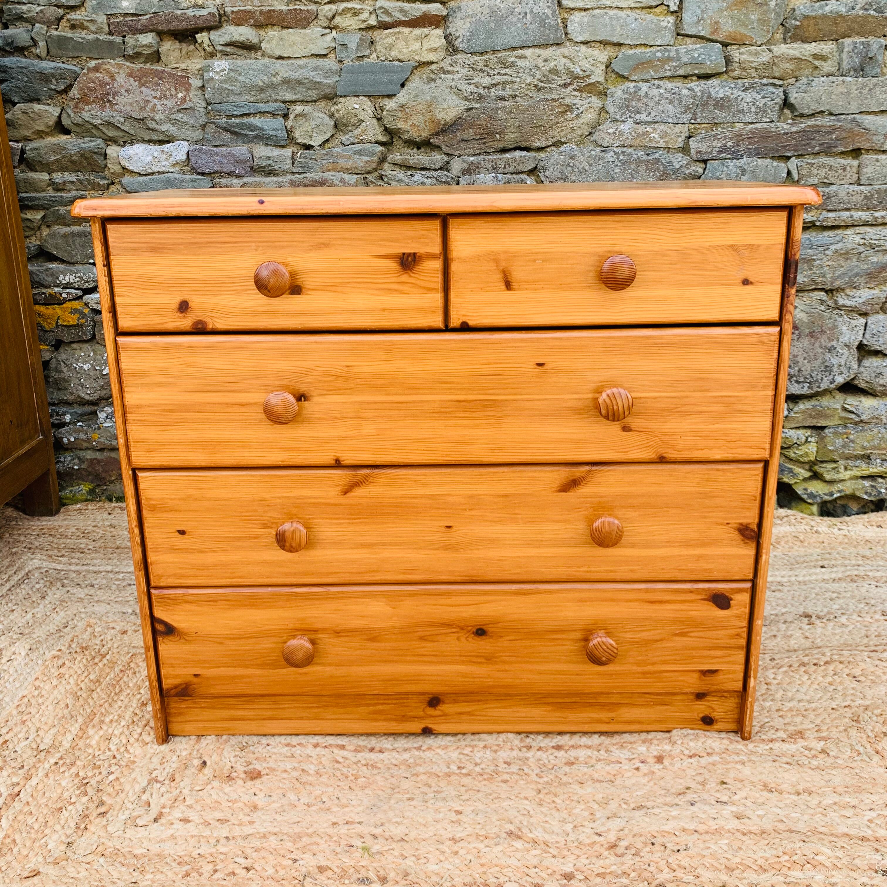 Pine chest of drawers